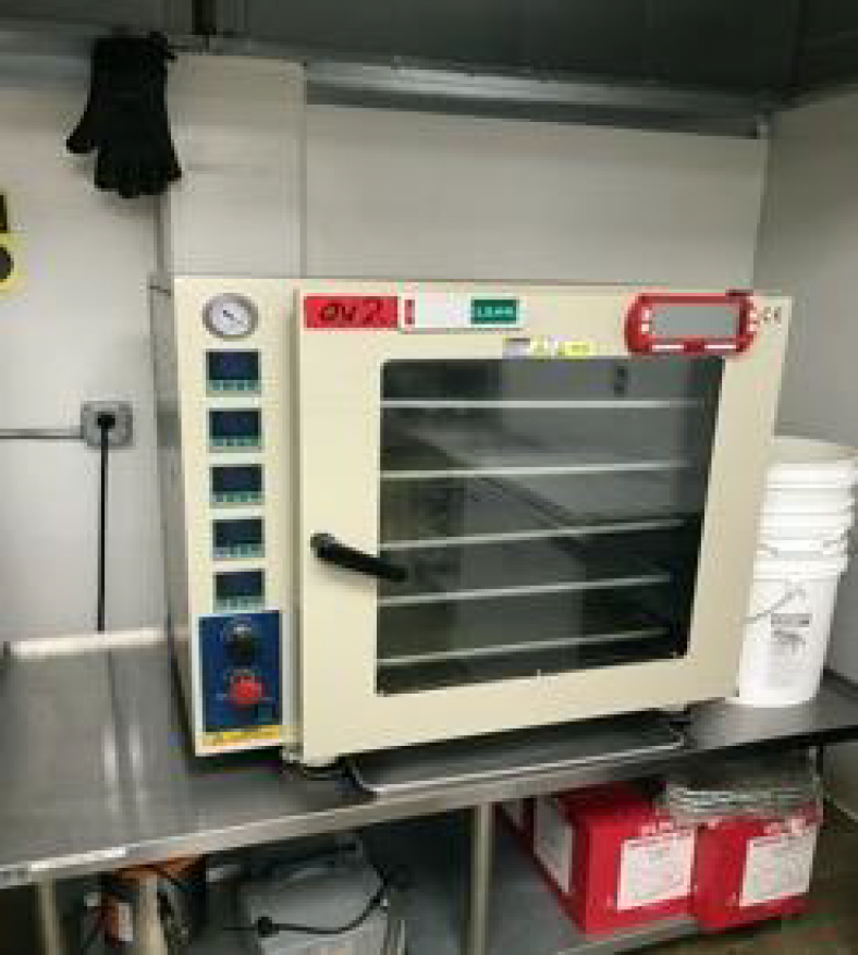 ACROSS INTERNATIONAL MODEL ACCUTEMP-75AR 7.5 CU.FT. VACUUM OVEN w