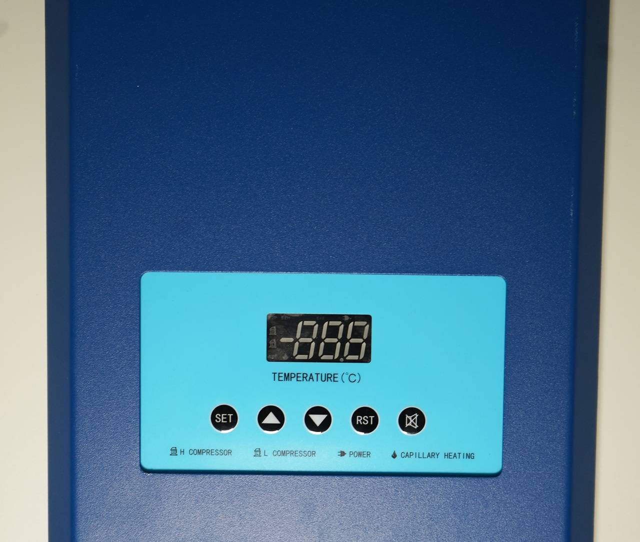 USA Lab 9.9 Cu Ft -86C Ultra-Low Upright Freezer 110V - Image 3